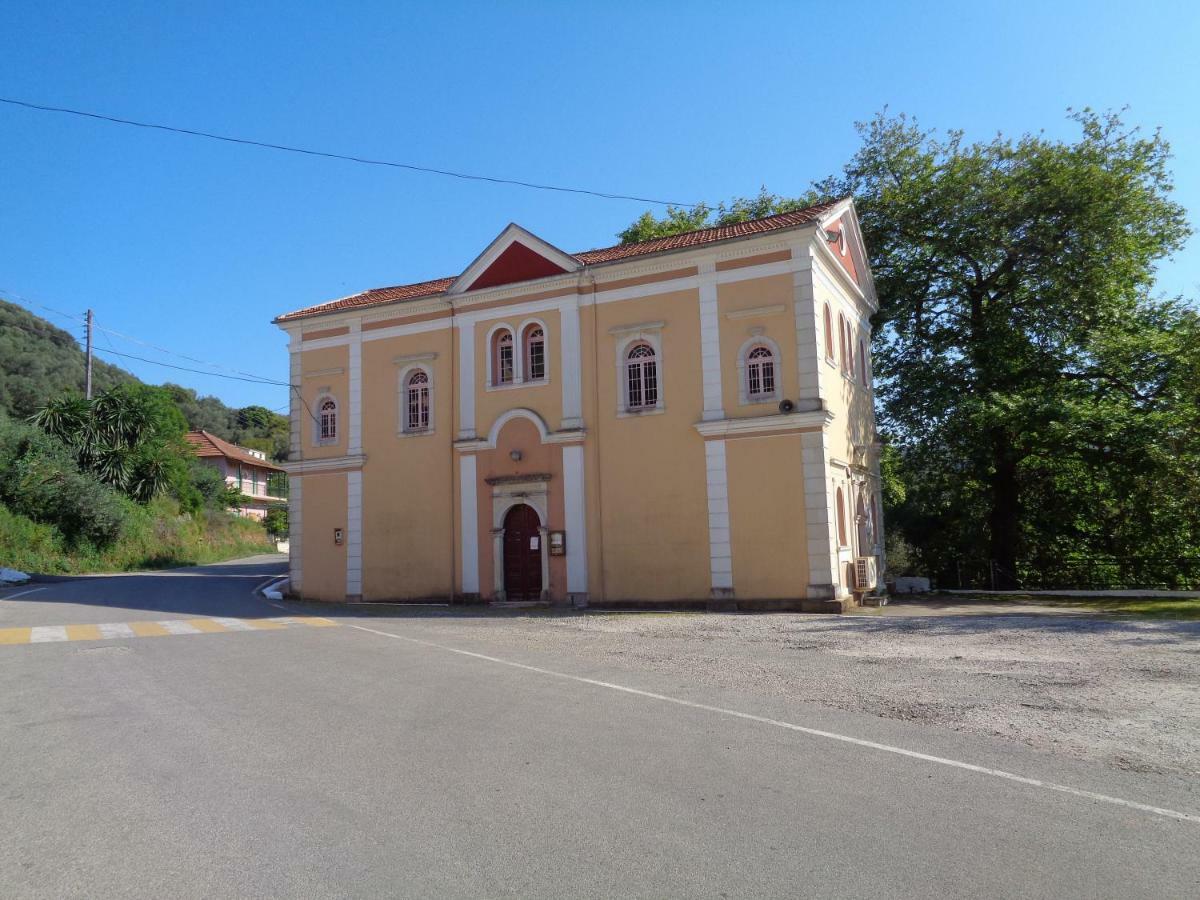 Harry'S Retreat Guest House Klimatia Exterior photo